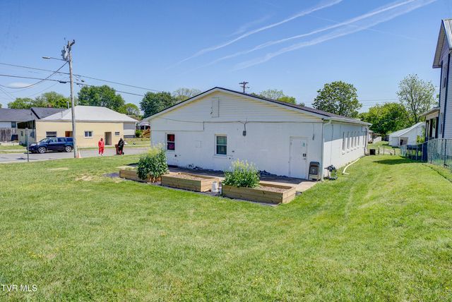 300 West Chilhowie Avenue, Johnson City, TN 37601