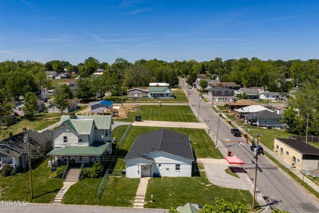 300 West Chilhowie Avenue, Johnson City, TN 37601