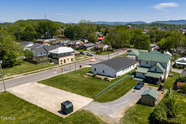 300 West Chilhowie Avenue, Johnson City, TN 37601