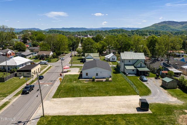 300 West Chilhowie Avenue, Johnson City, TN 37601