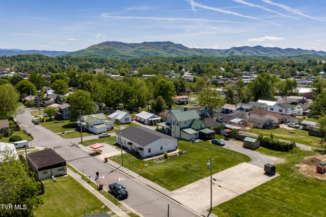 300 West Chilhowie Avenue, Johnson City, TN 37601