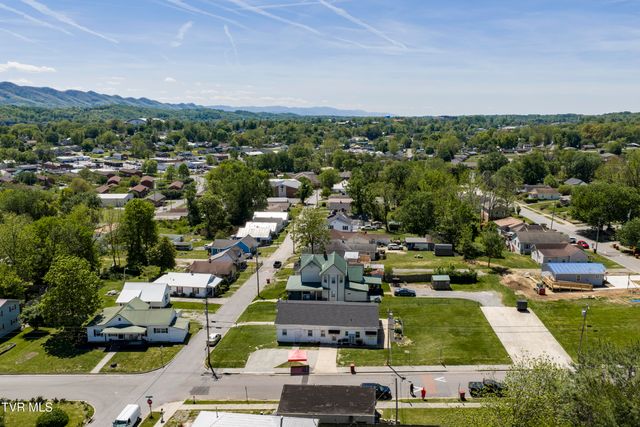 300 West Chilhowie Avenue, Johnson City, TN 37601