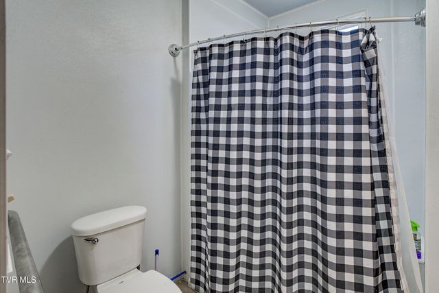 300 West Chilhowie Avenue, Johnson City, TN 37601
