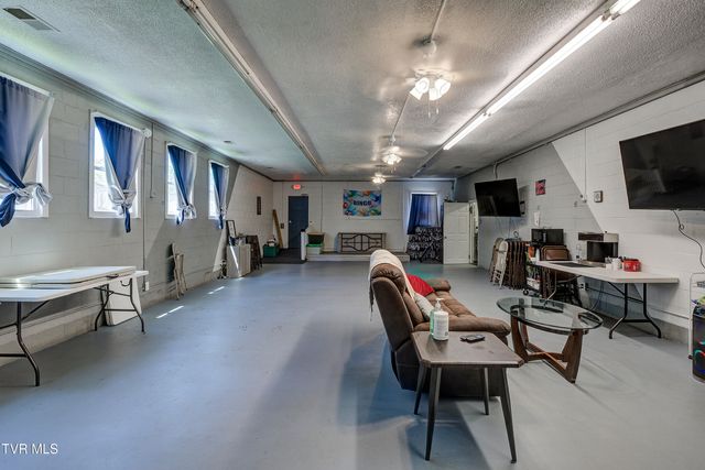 300 West Chilhowie Avenue, Johnson City, TN 37601