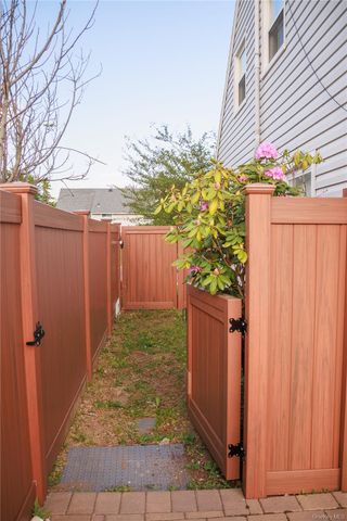 40 Tanager, Levittown, NY 11756