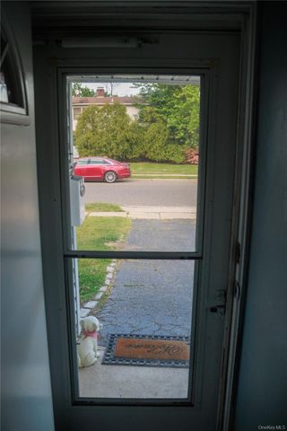 40 Tanager, Levittown, NY 11756