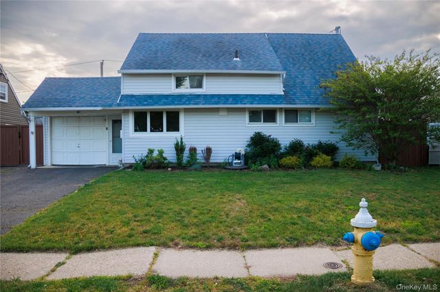 40 Tanager, Levittown, NY 11756