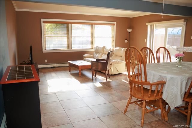 40 Tanager, Levittown, NY 11756