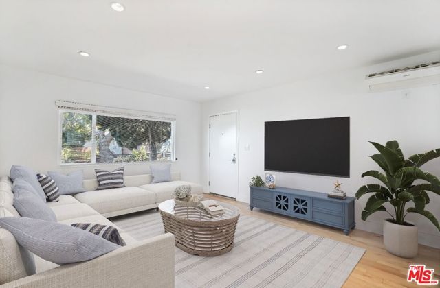 119 Paloma Avenue A, Los Angeles, CA 90291