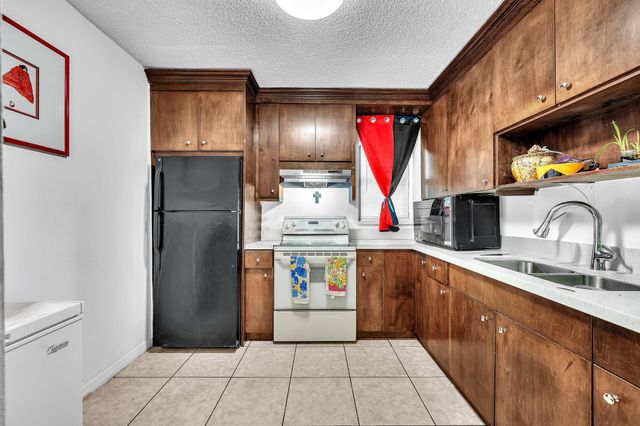 3741 Riverside Dr, Coral Springs, FL 33065