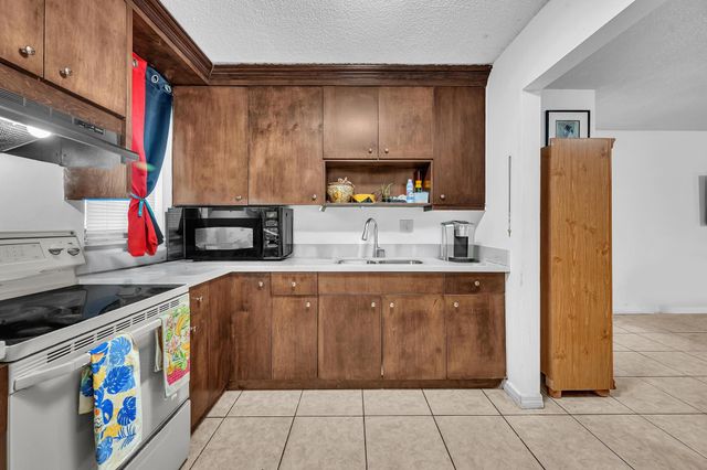 3741 Riverside Dr, Coral Springs, FL 33065
