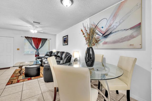 3741 Riverside Dr, Coral Springs, FL 33065