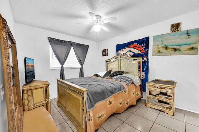 3741 Riverside Dr, Coral Springs, FL 33065