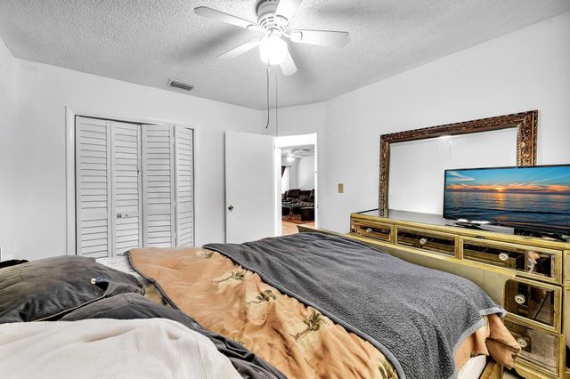 3741 Riverside Dr, Coral Springs, FL 33065