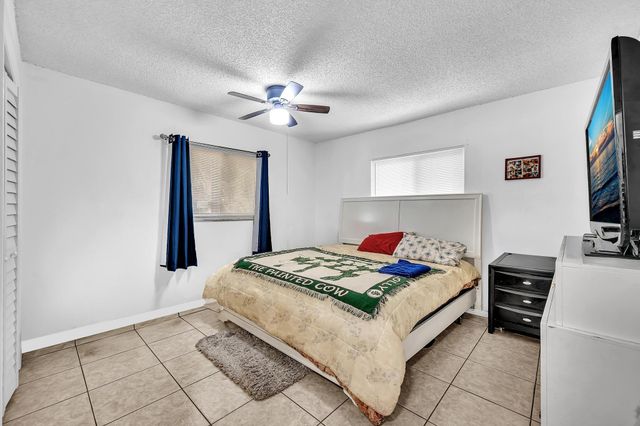 3741 Riverside Dr, Coral Springs, FL 33065