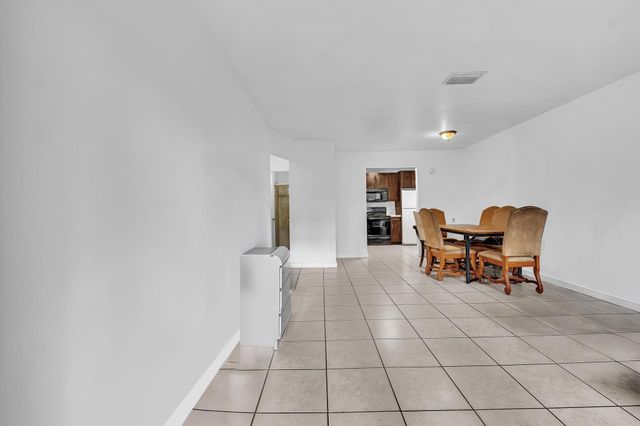 3741 Riverside Dr, Coral Springs, FL 33065