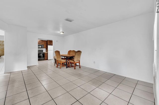 3741 Riverside Dr, Coral Springs, FL 33065