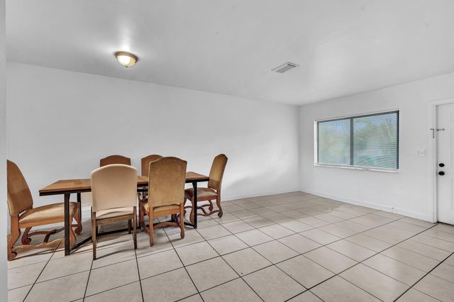 3741 Riverside Dr, Coral Springs, FL 33065