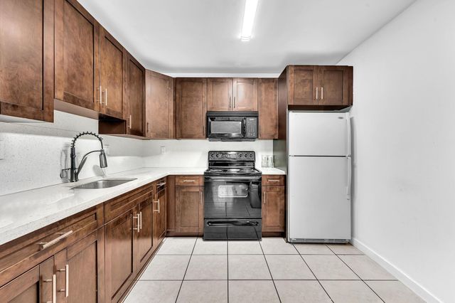 3741 Riverside Dr, Coral Springs, FL 33065