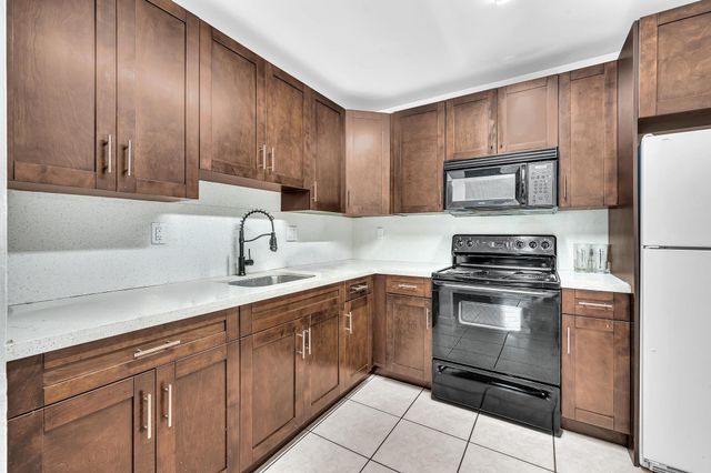 3741 Riverside Dr, Coral Springs, FL 33065