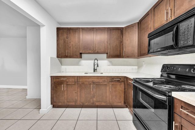 3741 Riverside Dr, Coral Springs, FL 33065