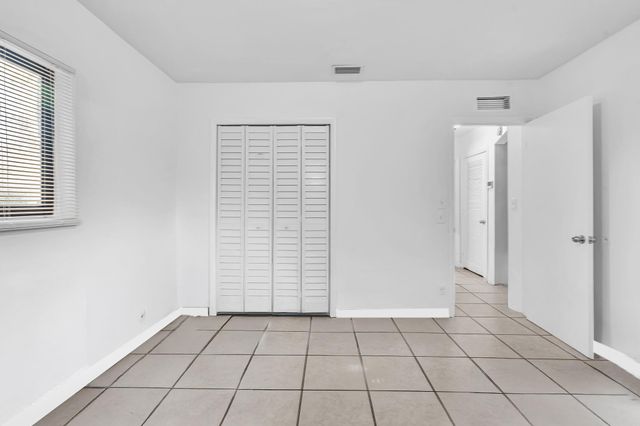 3741 Riverside Dr, Coral Springs, FL 33065