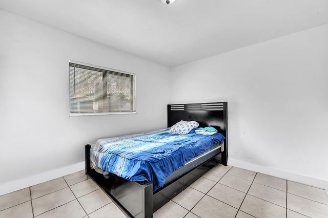 3741 Riverside Dr, Coral Springs, FL 33065
