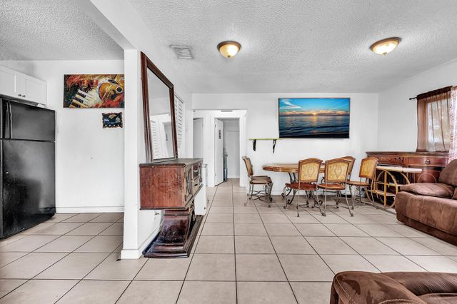 3741 Riverside Dr, Coral Springs, FL 33065
