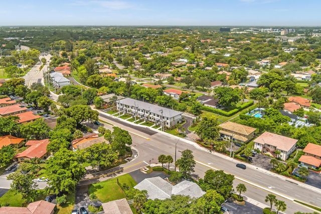 3741 Riverside Dr, Coral Springs, FL 33065
