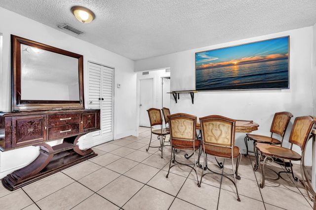 3741 Riverside Dr, Coral Springs, FL 33065
