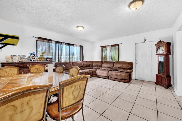 3741 Riverside Dr, Coral Springs, FL 33065