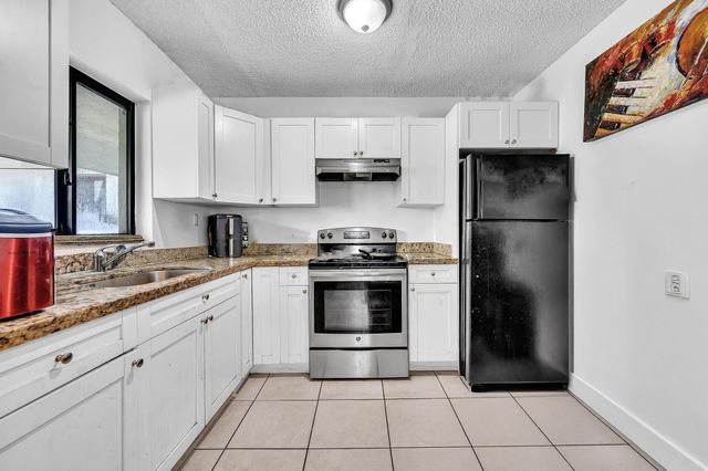 3741 Riverside Dr, Coral Springs, FL 33065