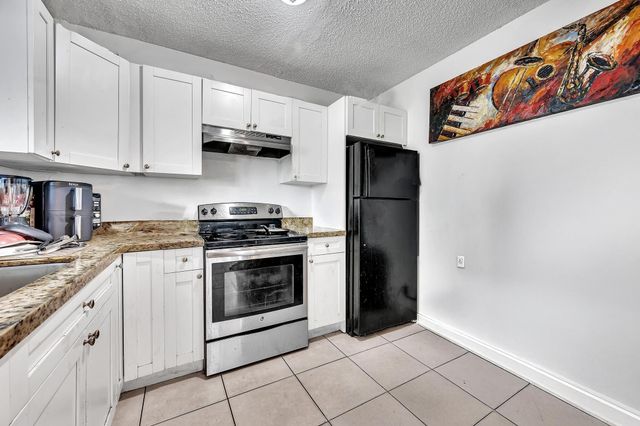 3741 Riverside Dr, Coral Springs, FL 33065