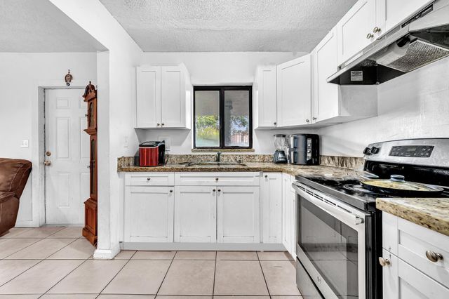 3741 Riverside Dr, Coral Springs, FL 33065