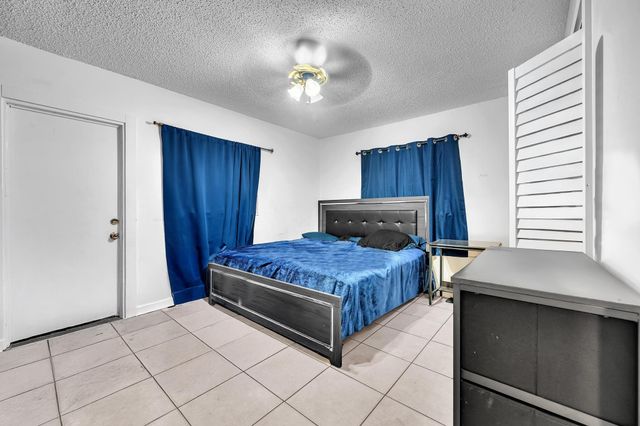 3741 Riverside Dr, Coral Springs, FL 33065