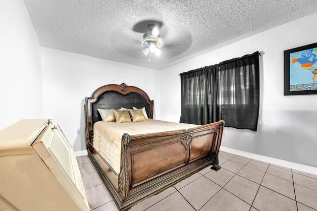3741 Riverside Dr, Coral Springs, FL 33065