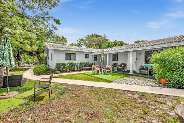 3741 Riverside Dr, Coral Springs, FL 33065