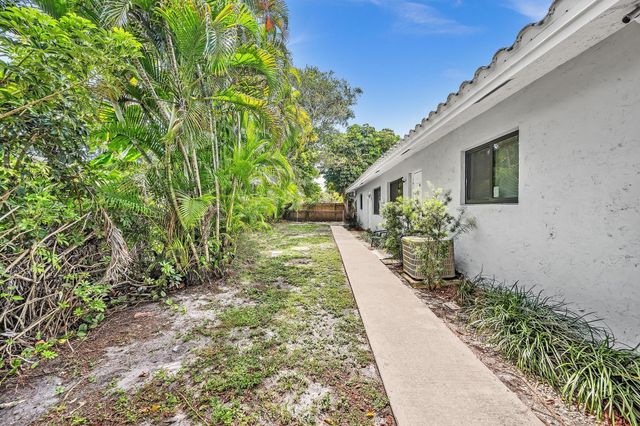 3741 Riverside Dr, Coral Springs, FL 33065