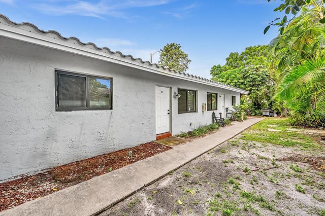3741 Riverside Dr, Coral Springs, FL 33065