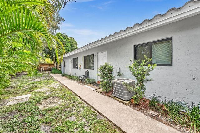3741 Riverside Dr, Coral Springs, FL 33065