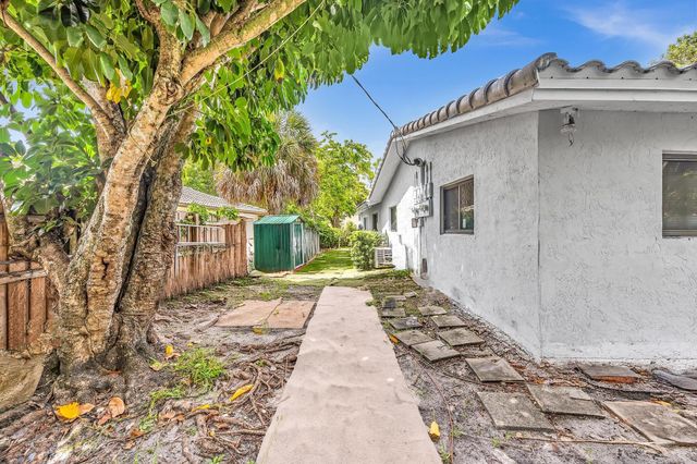 3741 Riverside Dr, Coral Springs, FL 33065