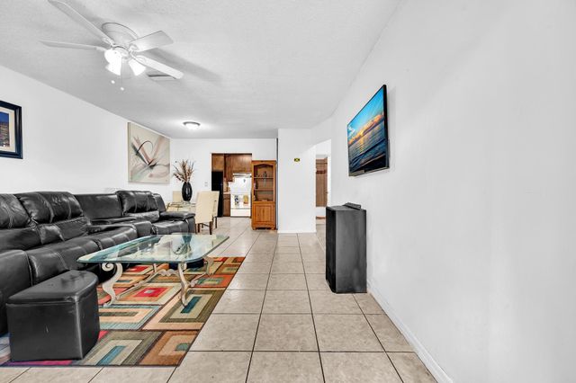 3741 Riverside Dr, Coral Springs, FL 33065