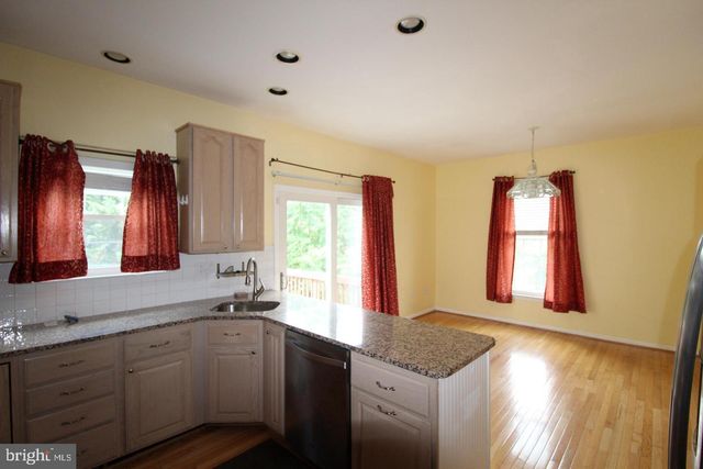 13230 COPPERMILL DR, Herndon, VA 20171