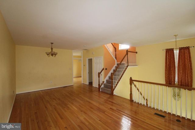 13230 COPPERMILL DR, Herndon, VA 20171