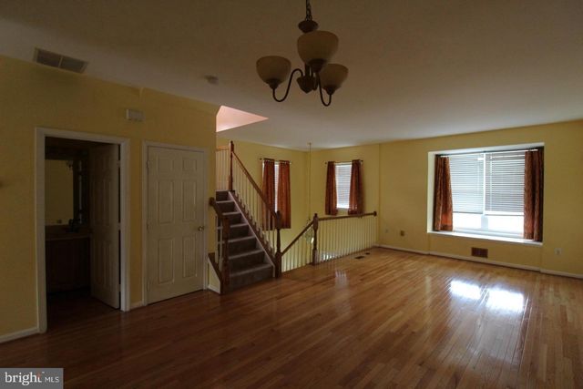 13230 COPPERMILL DR, Herndon, VA 20171