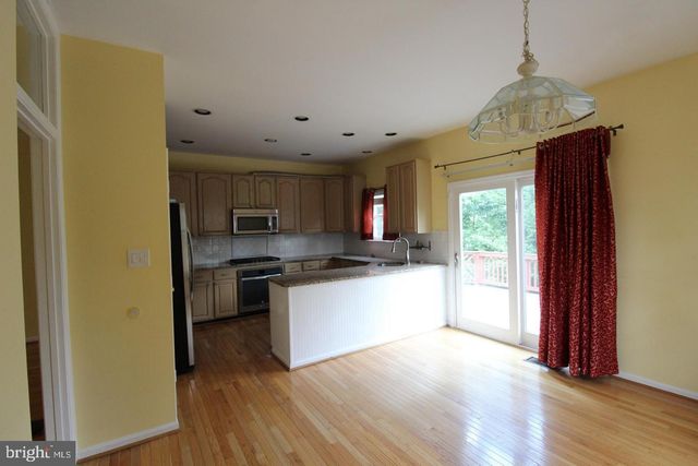 13230 COPPERMILL DR, Herndon, VA 20171