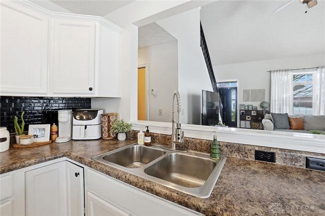 653 Willow Point Court, Troy, OH 45373