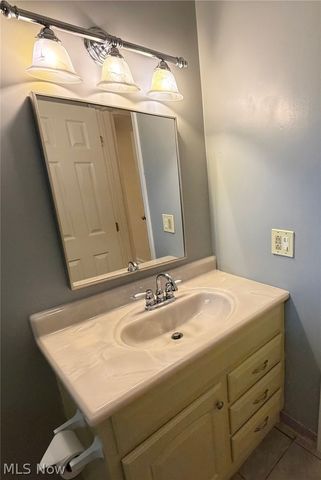 21884 River Oaks Drive 2K, Rocky River, OH 44116