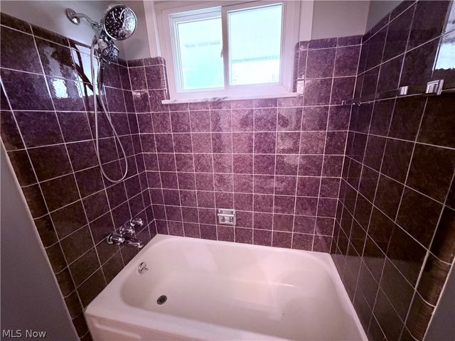 21884 River Oaks Drive 2K, Rocky River, OH 44116