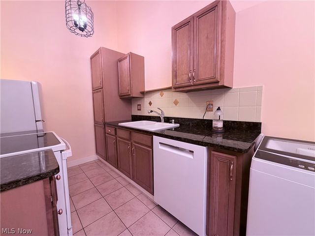 21884 River Oaks Drive 2K, Rocky River, OH 44116